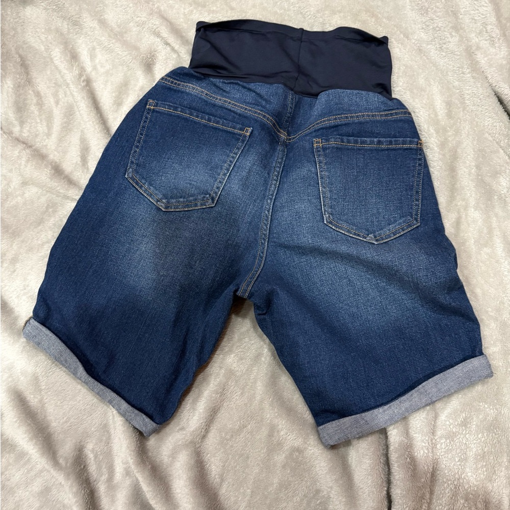 Old Navy Maternity Blue Denim Shorts - Size 6 - Picture 2 of 4